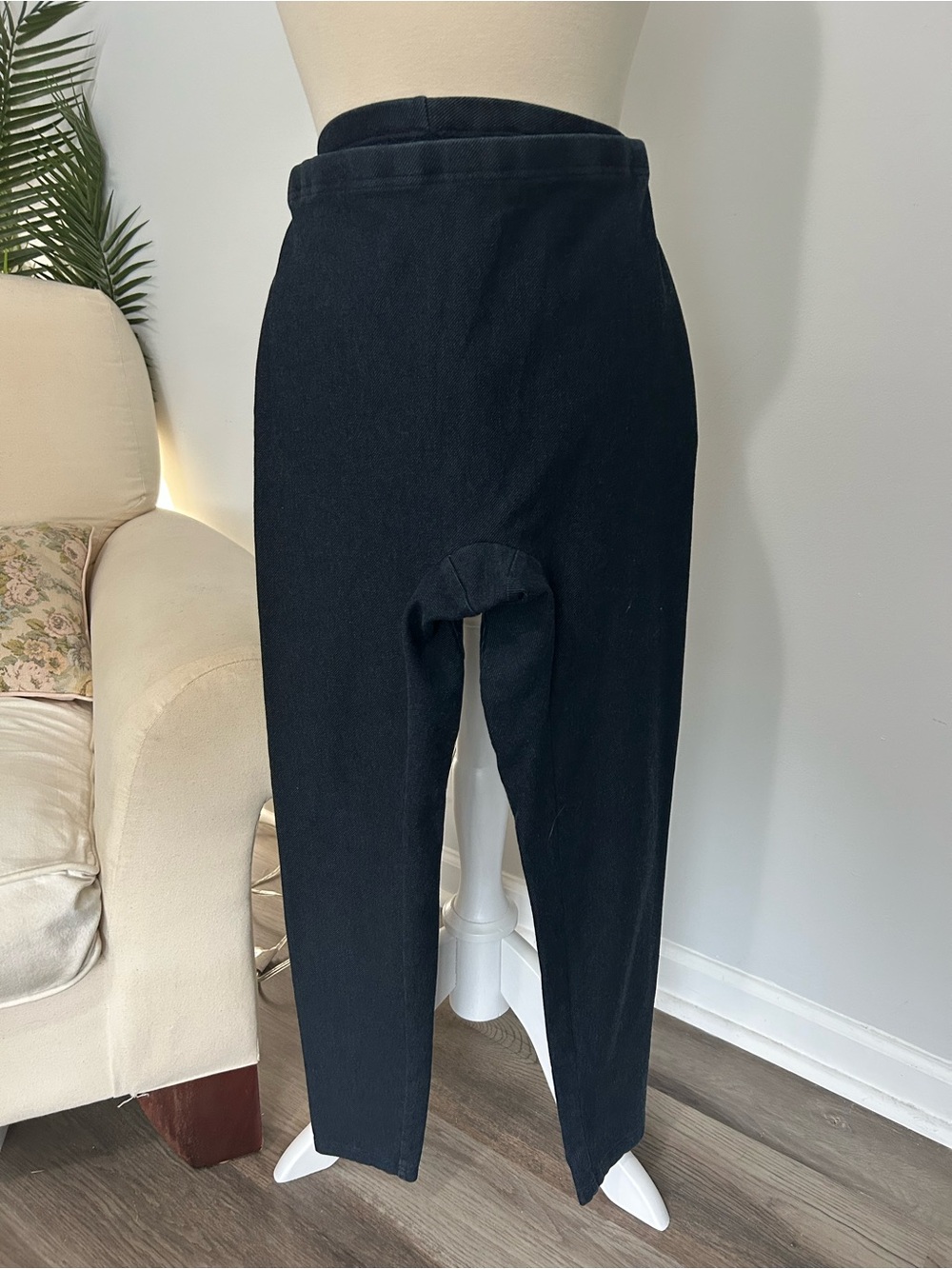 HUE Dark Indigo Denim-Look Stretch Pants – Size Large
